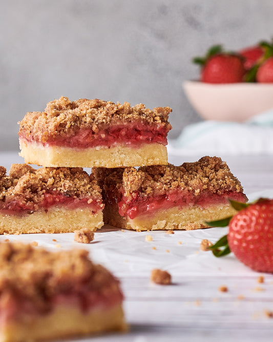 Apple Strawberry Crumble Bar