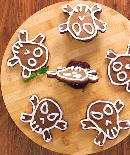 Gingerbread Skull Cookies